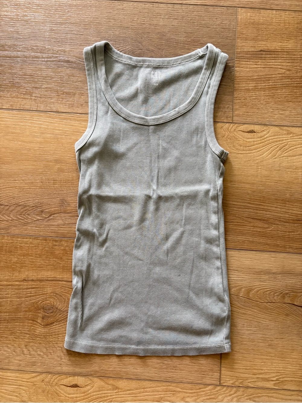 GAP Ribbed Scoop Tank Top - Picture 2 of 3